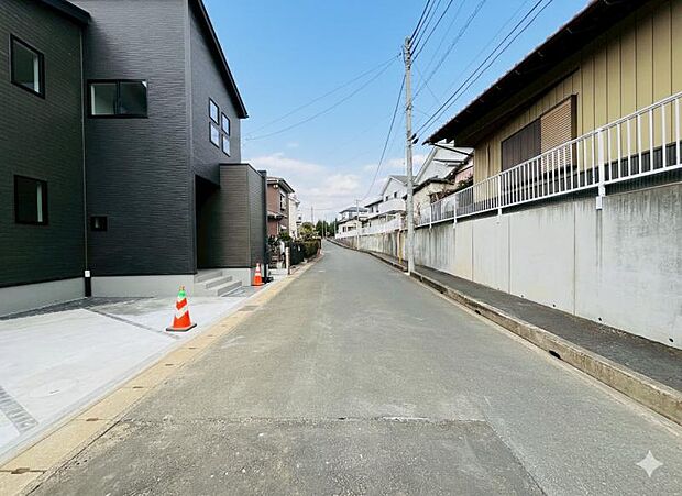 県道から1本中に入った場所なので、とても静かな住環境
