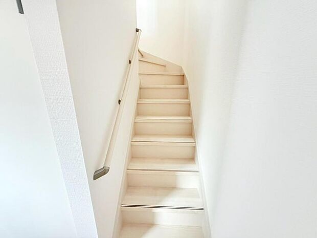ご家族みんなが使いやすい手すり付き階段