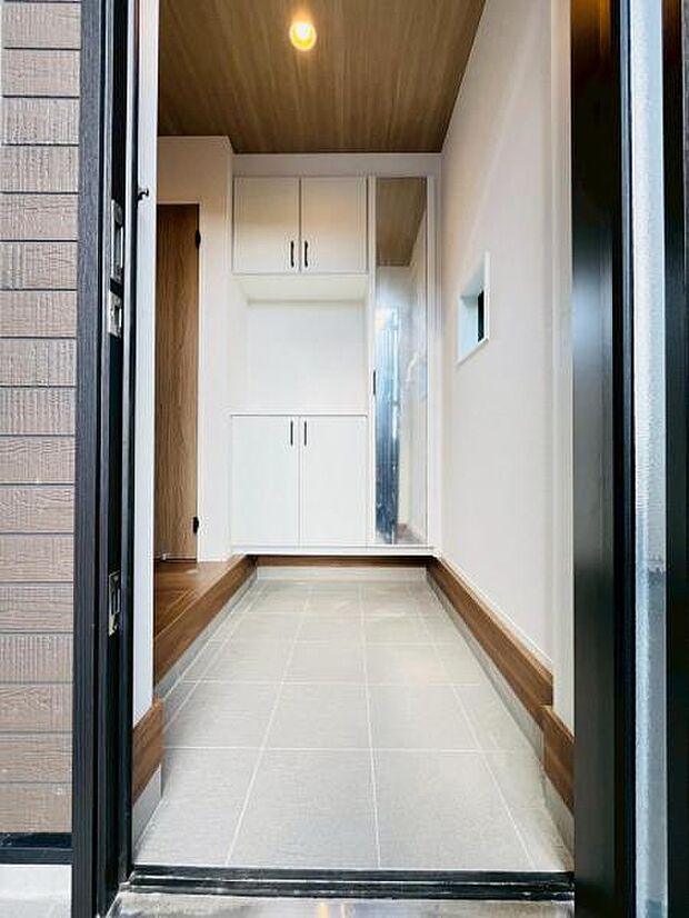 ご家族やゲストをお迎えする玄関スペース