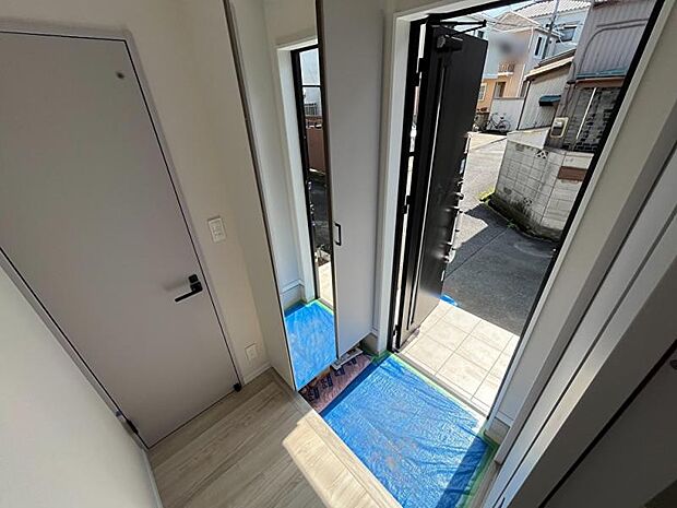 ご家族やゲストをやさしく迎える、あたたかな玄関