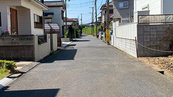落ち着いて駐車できる前面道路6ｍ