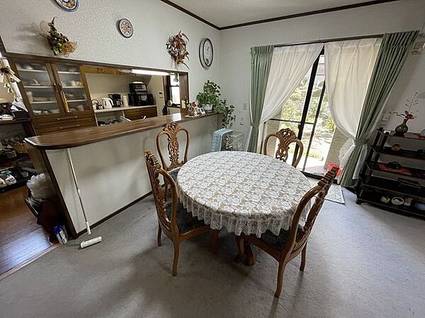 食卓の会話が弾むダイニングスペース