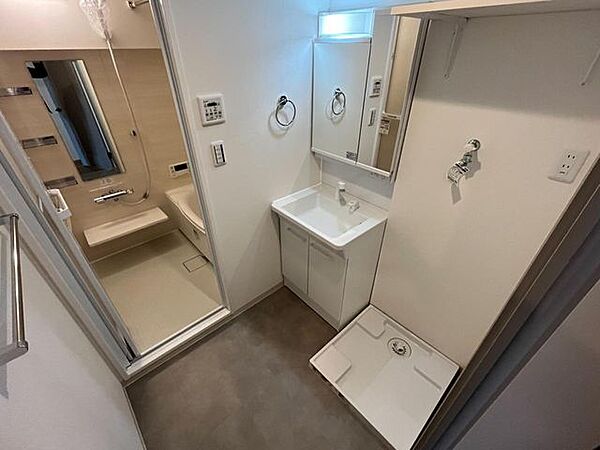 暮らしを整える、明るく使いやすい洗面空間