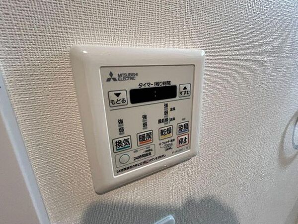 雨の日でも洗濯物が干せる浴室乾燥暖房機