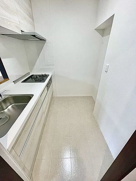 立って、振り向いて、動いてみてください。料理する自分を想像すると実感がわきますよ！