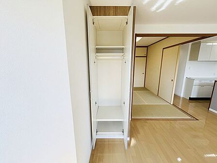 生活感を隠して整うリビング収納