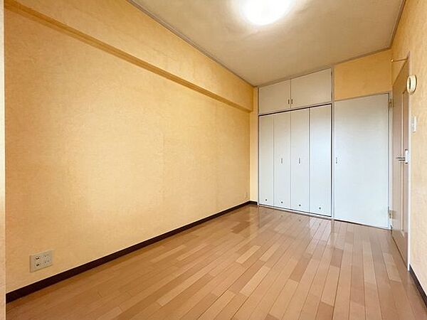 仕事・趣味・子ども部屋まで柔軟に対応できる洋室【AIでCG加工しております】