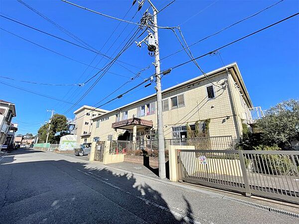 アンデルセン第二保育園 徒歩11分。 850m