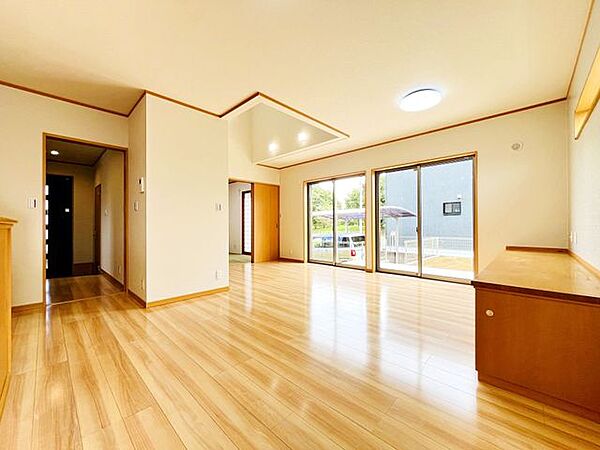 開放感あふれる吹き抜けリビングで、心地よい家族時間