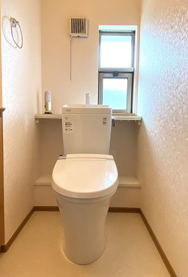 2階トイレ　令和元年10月に内装・本体交換済みです。
