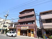 西院駅よりバス9分 徒歩1分 築28年2ヶ月 4階建の賃貸物件