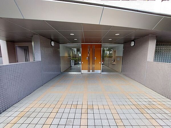 マンションエントランス（外）
