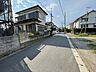 外観：前面道路の様子