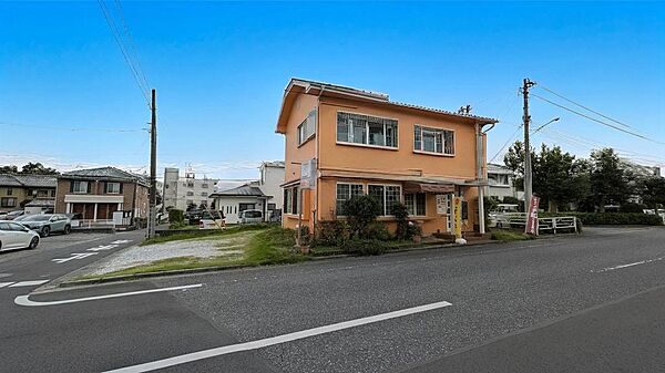 ランチもやってる居酒屋『はこ店』。気さくなご夫婦が経営しているのでリピーターも多いです。料理は美味しく駐車場もあります。