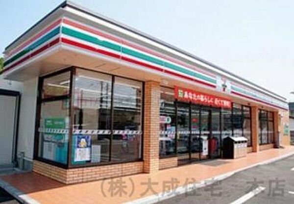 周辺環境:コンビニ 700m セブンイレブン埼玉川島店(徒歩9分につき、ちょっとしたお買い物に便利です。)