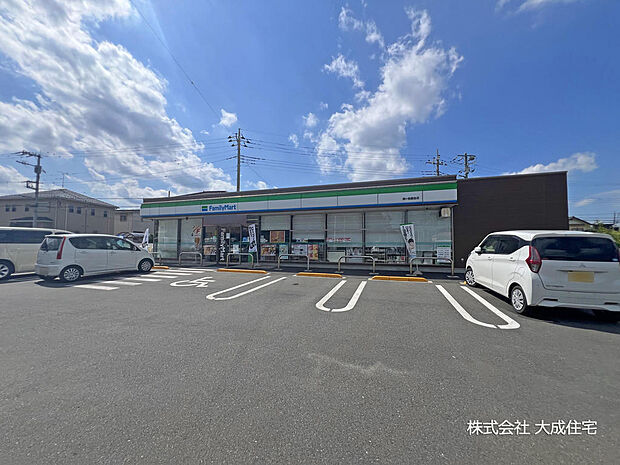 周辺環境:コンビニ 300m ファミリーマート 鶴ヶ島藤金店(徒歩4分につき ちょっとしたお買い物にも便利です^^)