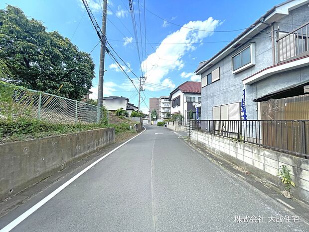 外観:前面道路6m 現地写真