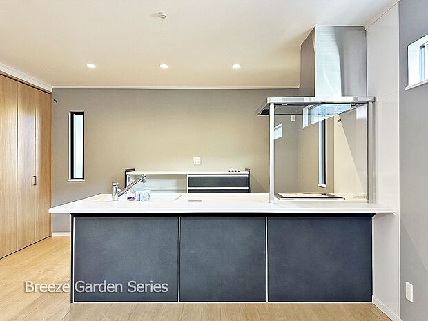 内装:TAISEIこだわりの参考プラン：ご家族の様子が見れる対面キッチンです＾＾