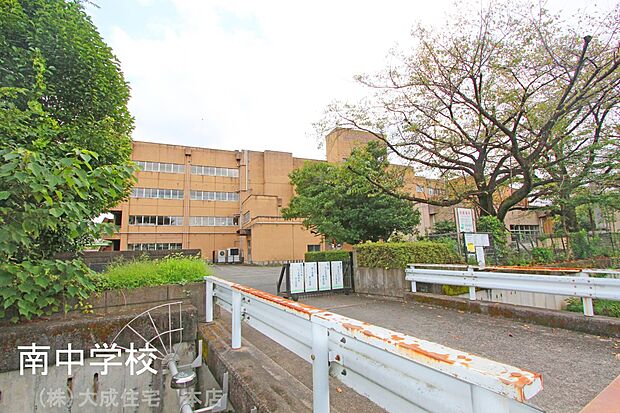 周辺環境:中学校 450m 鶴ヶ島市立南中学校(徒歩6分につき 部活で帰りが遅くなっても安心です^^)