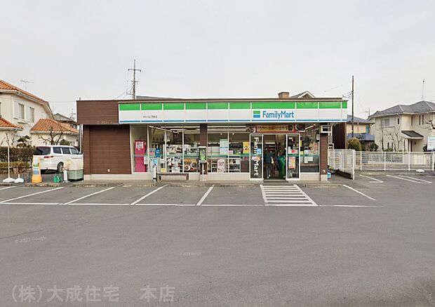 周辺環境:コンビニ 750m ファミリーマートかわつる三芳野店(徒歩11分 うれしい24時間営業!)