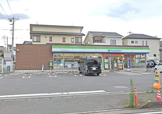 周辺環境:コンビニ 600m ファミリーマート小仙波二丁目店(徒歩8分につき、ちょっとしたお買い物に便利です。)