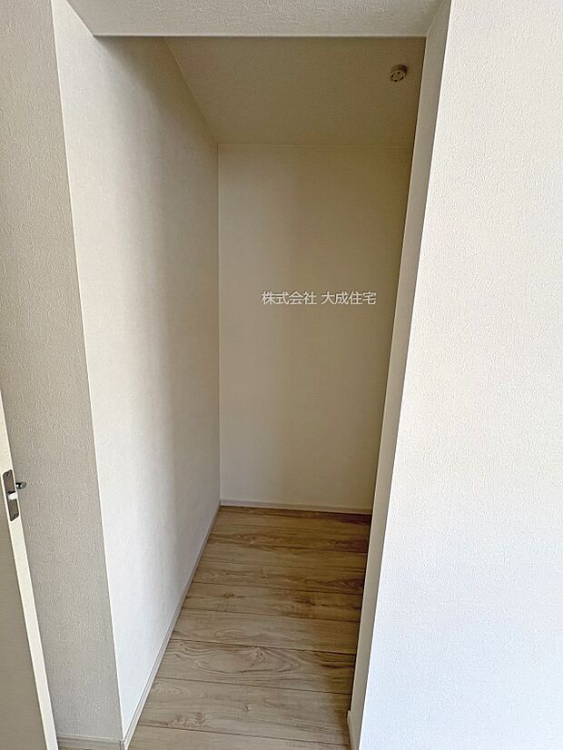 内装:2階全居室、収納がウォークインクローゼットです。 現地写真2025.7.3撮影