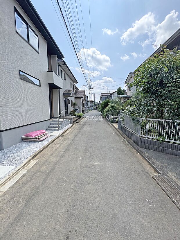 外観:前面道路　現地写真2025.7.3撮影