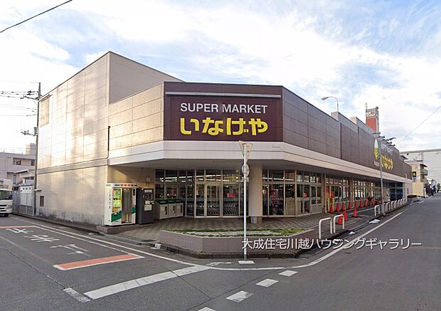周辺環境:スーパー 450m いなげや川越南大塚駅前店(徒歩6分につき、毎日のお買い物に便利です。)
