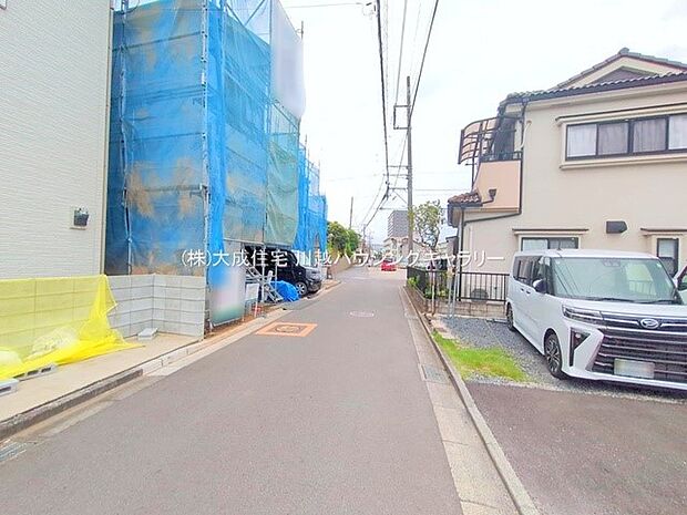 外観:前面道路。 2号棟:現地写真2025.10.7撮影