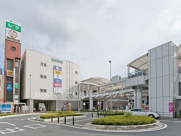 周辺環境:駅 3500m 東武東上線・JR川越線「川越」駅(バス13分「康正会病院前」停歩3分。商業施設が駅内や駅周辺に集まっています。)