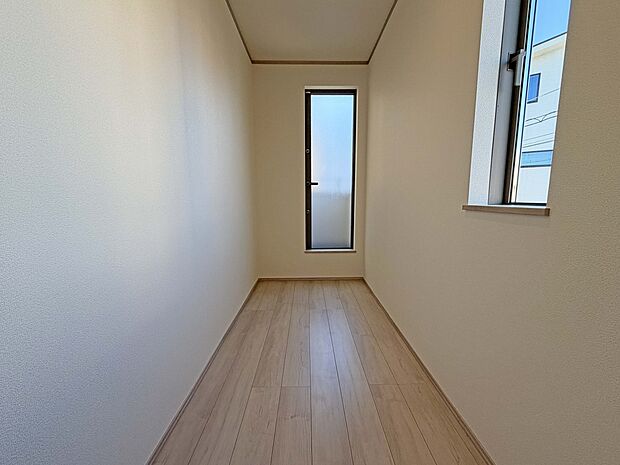 内装:2−3号棟：フリーコーナー　現地写真2026.1.8撮影