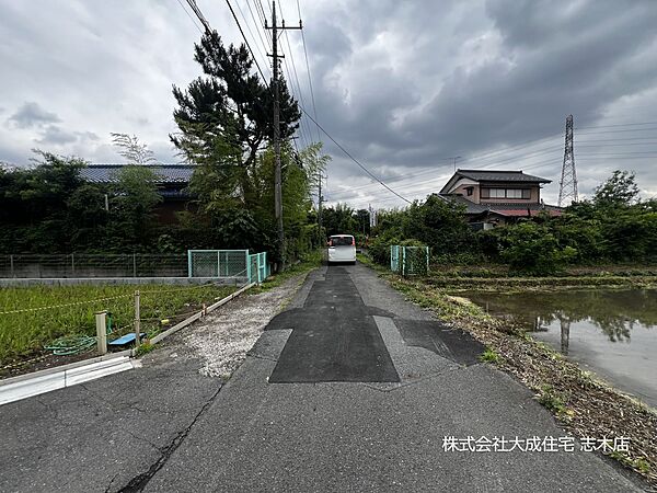 外観:前面道路　現地写真2024.6.10撮影