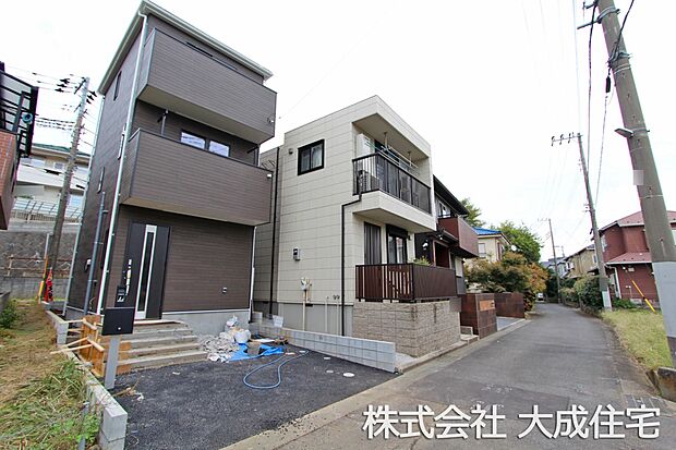 外観:前面道路　現地写真2025.11.13撮影