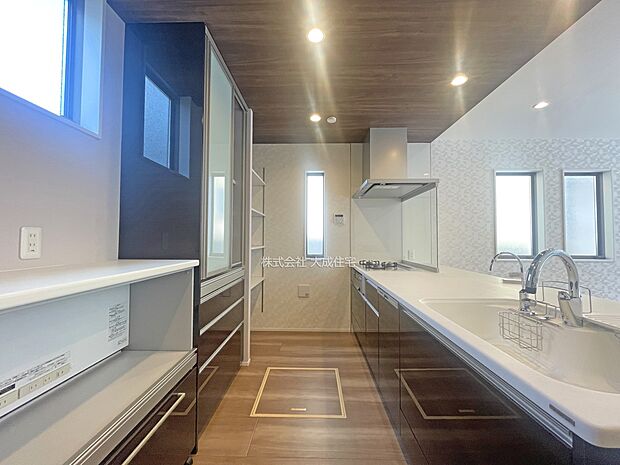 内装:お料理が楽しくなるキッチンスペース。　現地写真：2025.7.3撮影