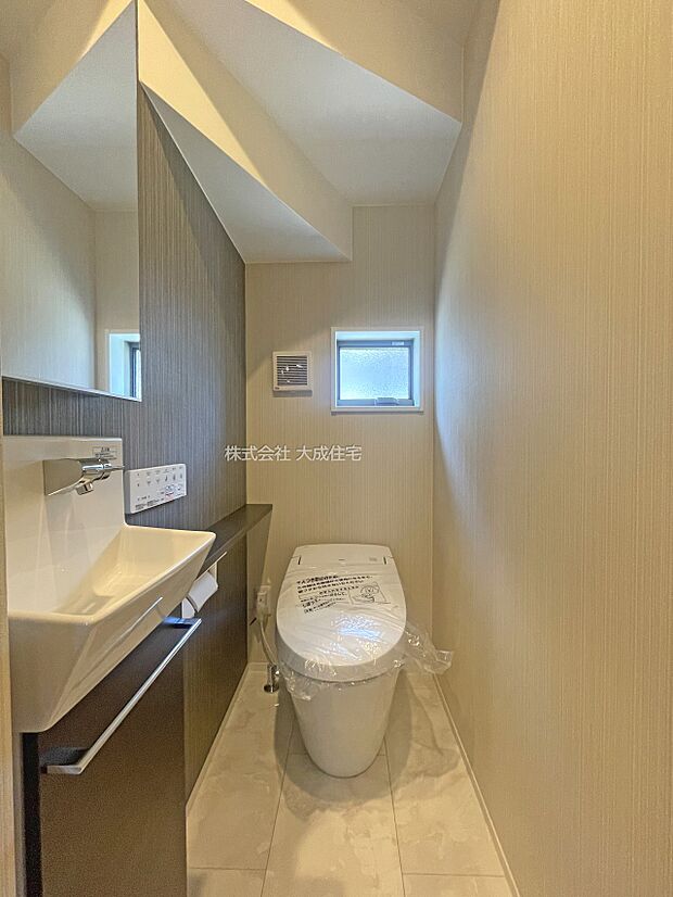 内装:手洗い付きトイレ。　現地写真：2025.7.3撮影