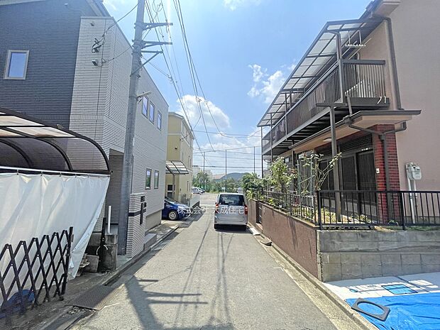 外観:2面道路に面しています。　現地写真：2025.7.3撮影