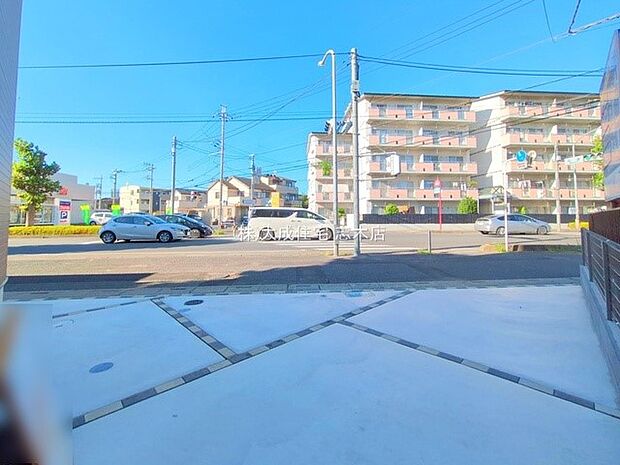 外観:カースペース1台分ございます！　現地写真2025.7.30撮影