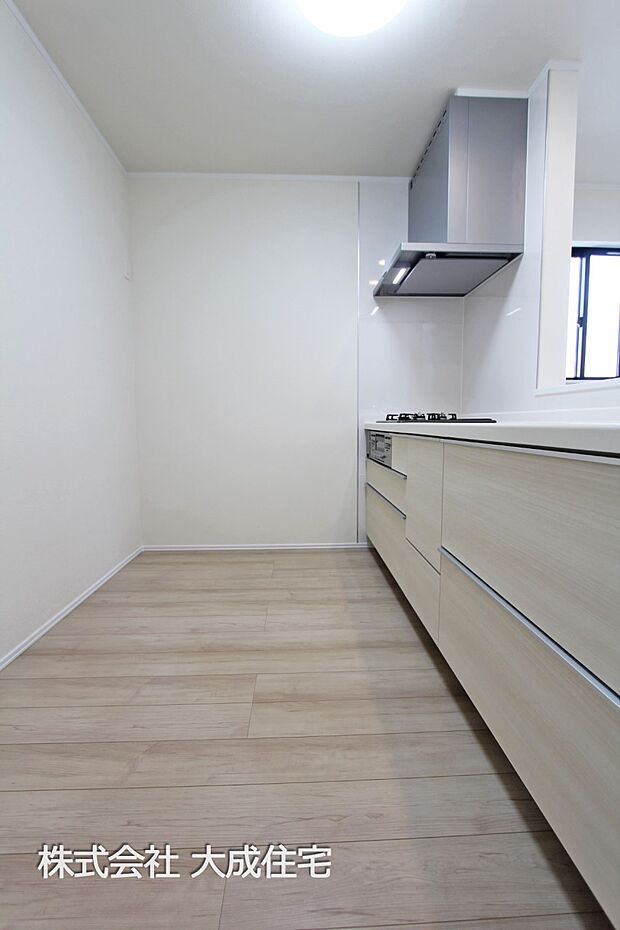 内装:キッチンスペース　現地写真2025.8.21撮影