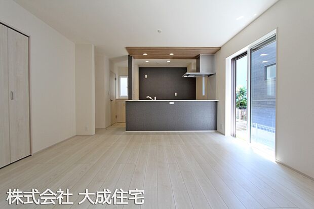 内装:11号棟：ＬＤＫ18．8帖　現地写真2025.8.21撮影