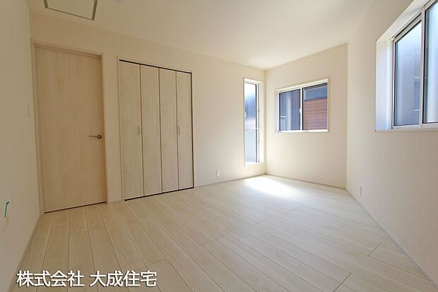 内装:11号棟：洋室7．5帖　現地写真2025.8.21撮影