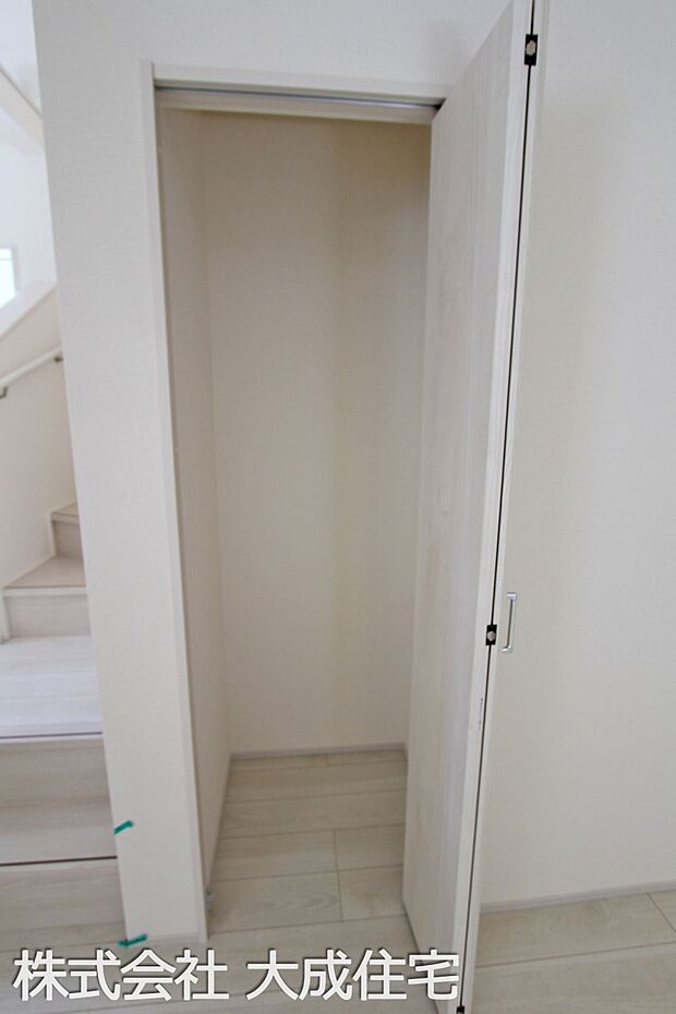 内装:11号棟：リビング収納　現地写真2025.8.21撮影