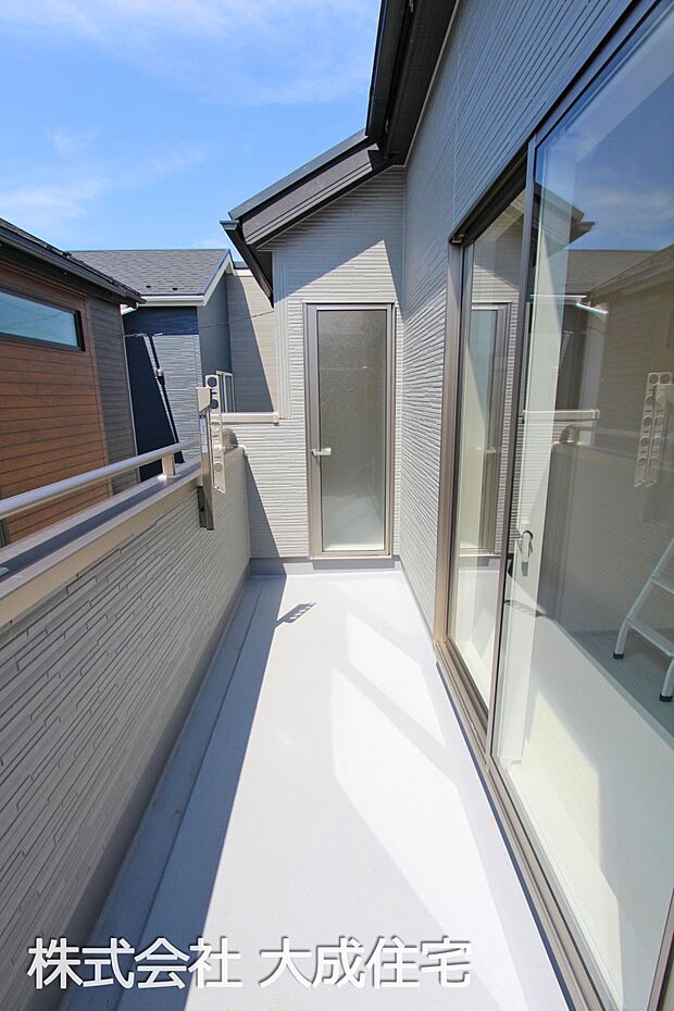 外観:11号棟：バルコニー　現地写真2025.8.21撮影