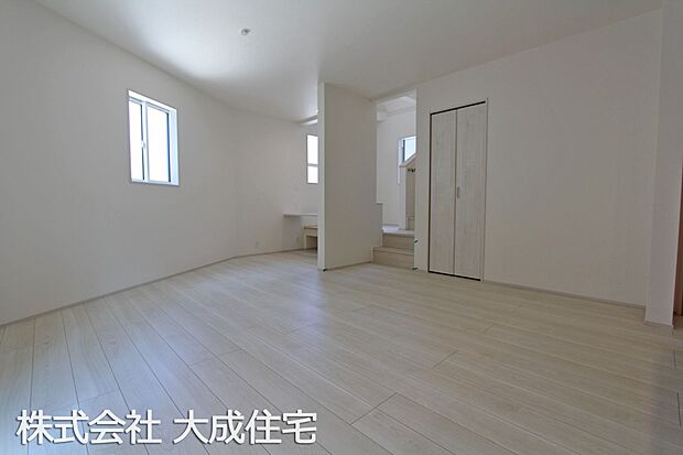 内装:11号棟：南西向きに付き、陽当り良好です＾＾　現地写真2025.8.21撮影