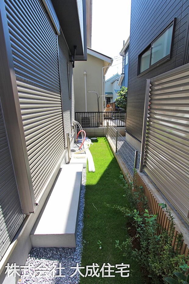 外観:11号棟：庭　現地写真2025.8.21撮影