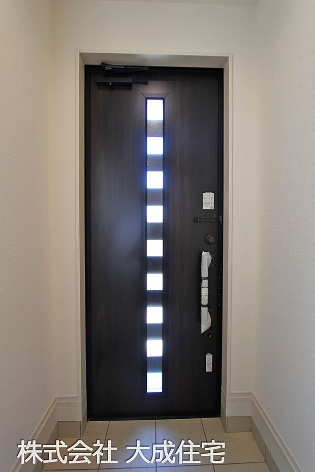 内装:13号棟：玄関　現地写真2025.8.21撮影