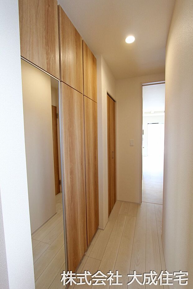 内装:13号棟：玄関収納　現地写真2025.8.21撮影