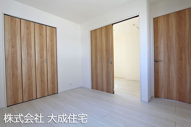 内装:13号棟：洋室5．2帖　現地写真2025.8.21撮影