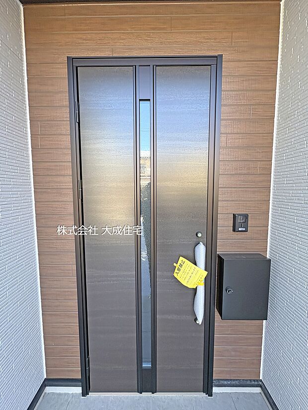 外観:玄関ドア。 2号棟:現地写真2025.12.12撮影