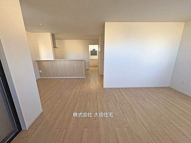 内装:メリハリのあるLDK17帖です。 2号棟:現地写真2025.12.12撮影