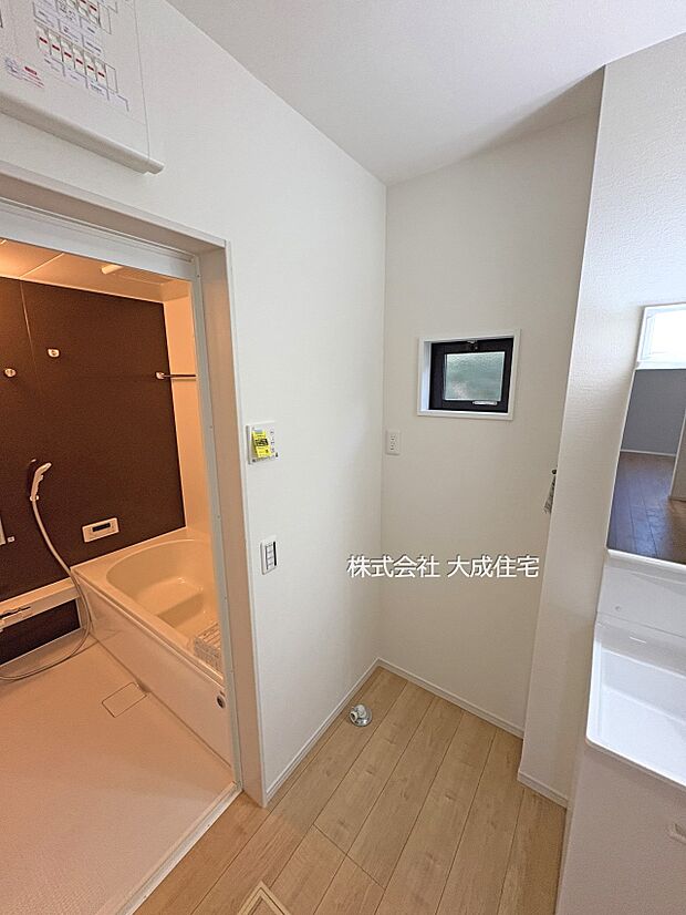 内装:脱衣室。 2号棟:現地写真2025.12.12撮影